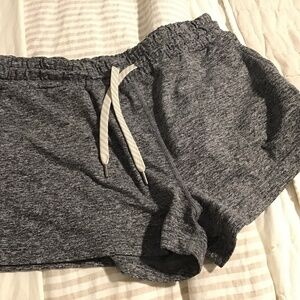 Vuori Halo boxy short, size small heather grey